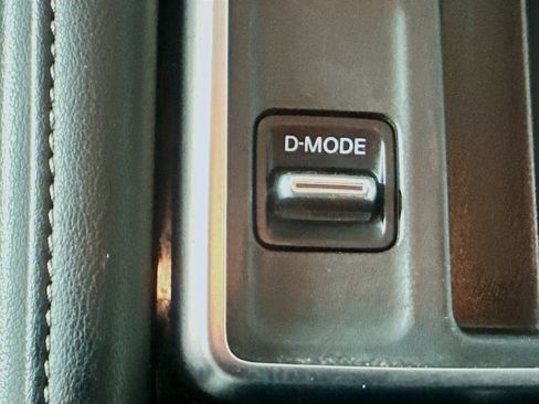 Used 2025 Nissan Pathfinder SV image 25