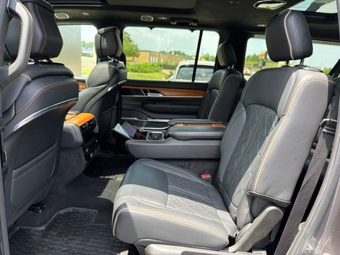 Used 2024 Jeep Grand Wagoneer L Series III AWD/4WD image 27