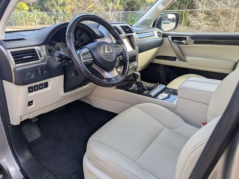 Used 2020 Lexus GX 460 Premium w/ Premium Package image 28