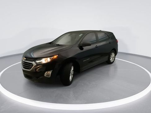 Used 2020 Chevrolet Equinox LS FWD image 2
