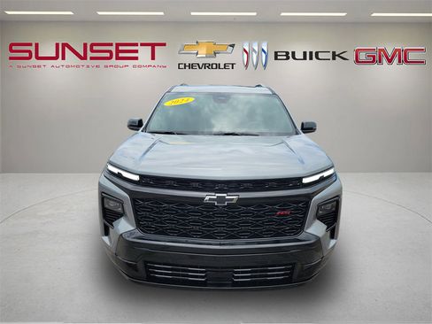 Certified 2024 Chevrolet Traverse RS w/ LPO, Floor Liner Package FWD image 2