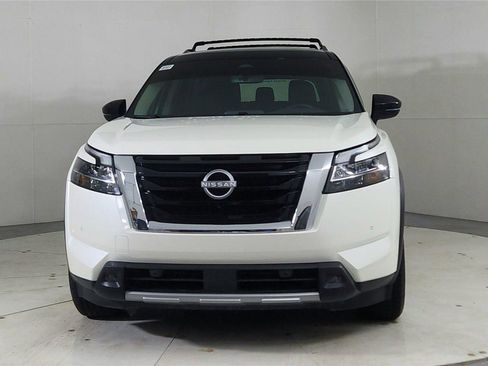 Used 2024 Nissan Pathfinder SL w/ Lighting Package (N92) image 2