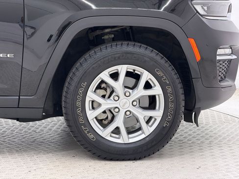 Used 2023 Jeep Grand Cherokee Limited w/ Trailer Tow Prep Group (B) AWD/4WD image 13