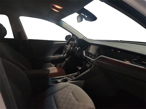 Used 2022 Kia Niro LXS image 20