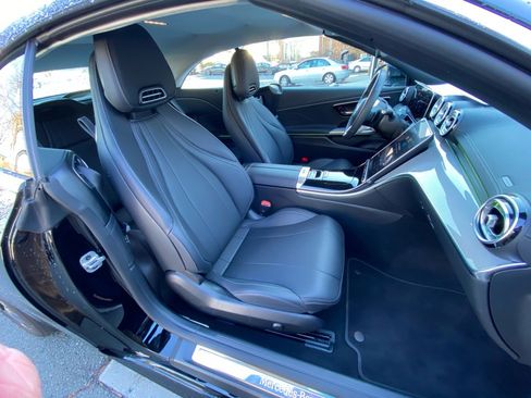 Used 2025 Mercedes-Benz CLE 300 4MATIC Cabriolet image 28