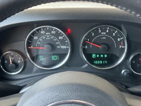 Used 2014 Jeep Wrangler Unlimited Rubicon w/ Connectivity Group AWD/4WD image 23