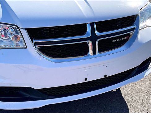 Used 2018 Dodge Grand Caravan SE w/ UConnect Hands-Free Group image 26