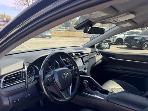 Used 2020 Toyota Camry SE image 11