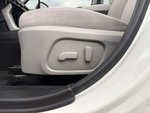 Used 2015 Subaru Forester 2.5i Premium w/ All-Weather Package image 18