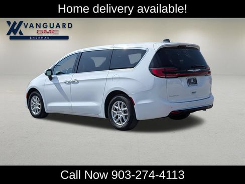 Used 2023 Chrysler Pacifica Touring-L FWD image 6