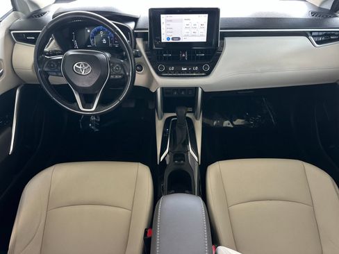 Used 2023 Toyota Corolla Cross XLE w/ Convenience Package FWD image 12