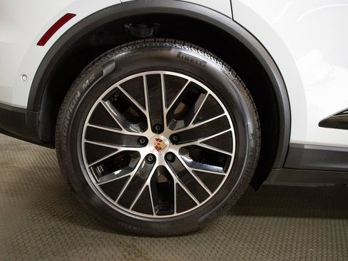 Certified 2025 Porsche Macan 4 Electric image 17