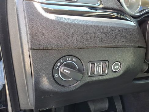 Used 2023 Chrysler 300 Touring w/ Sport Appearance Package image 16