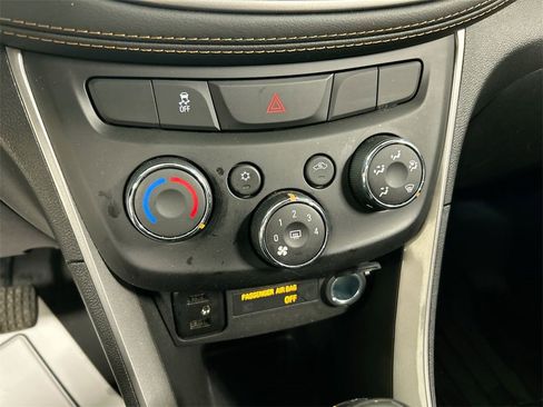 Used 2022 Chevrolet Trax LT w/ Driver Confidence Package image 16