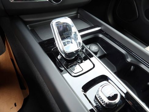 New 2026 Volvo XC60 B5 Plus w/ Protection Package Premier image 23