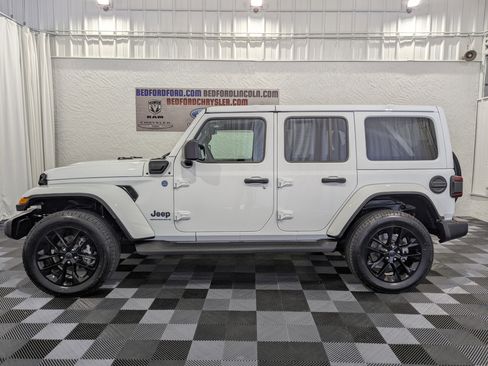 Used 2025 Jeep Wrangler Unlimited Sahara image 1