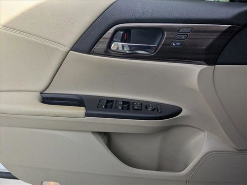 Used 2017 Honda Accord Touring image 15