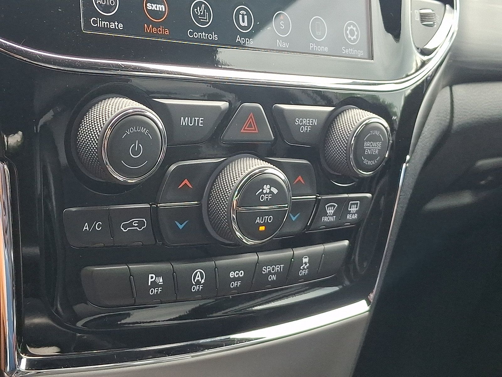 Used 2019 Jeep Grand Cherokee Altitude AWD/4WD image 19