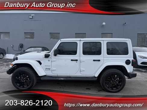 Used 2024 Jeep Wrangler Unlimited Sahara image 3