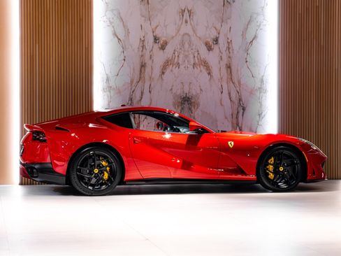 Used 2020 Ferrari 812 Superfast image 4