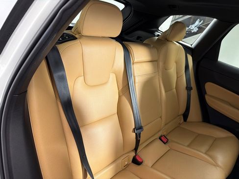 Used 2020 Volvo XC60 T5 Momentum image 23