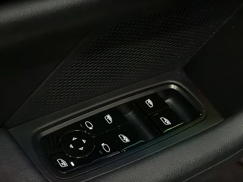 Used 2021 Porsche Taycan 4S AWD/4WD image 21