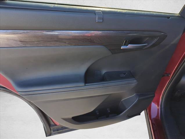 Certified 2021 Toyota Highlander Platinum AWD/4WD image 10