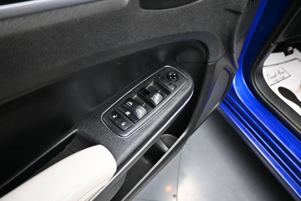 Used 2019 Chrysler 300 S RWD image 11