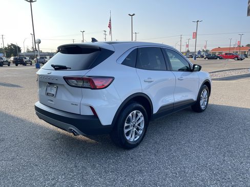 Used 2022 Ford Escape SE w/ Convenience Package AWD/4WD image 3