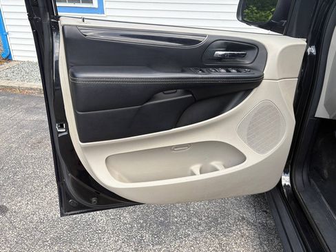 Used 2018 Dodge Grand Caravan SXT FWD image 13
