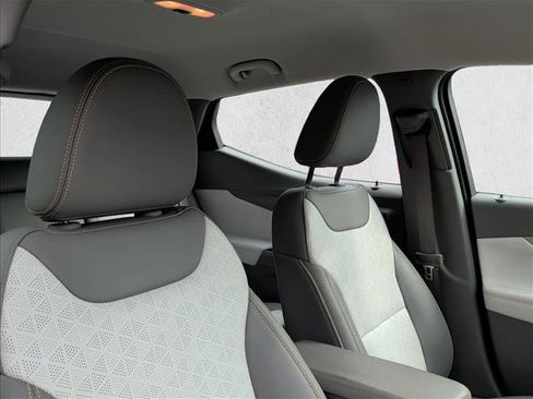 Used 2022 Chevrolet Bolt EUV Premier FWD image 25