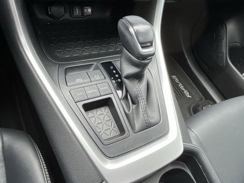 Used 2021 Toyota RAV4 XLE Premium image 23