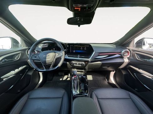 Used 2024 Chevrolet Trax RS w/ Sunroof Package FWD image 11