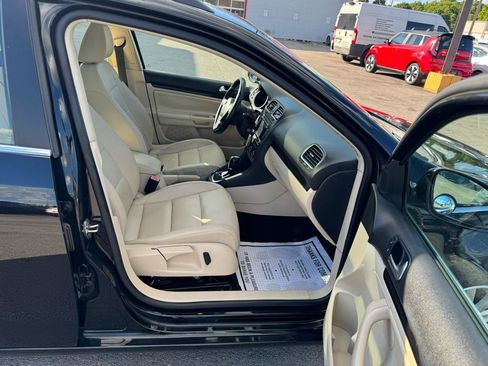 Used 2011 Volkswagen Jetta TDI FWD image 9