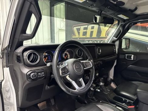 Used 2022 Jeep Gladiator Overland w/ Popular Equipment Package AWD/4WD image 5