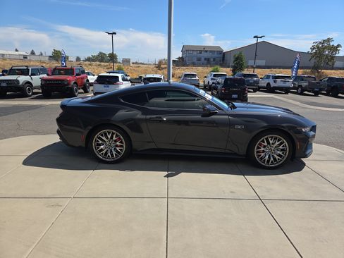 Used 2024 Ford Mustang GT Premium image 6