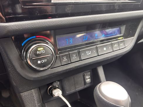 Used 2014 Toyota Corolla S FWD image 20