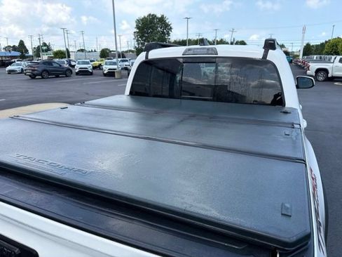 Used 2020 Toyota Tacoma TRD Off-Road AWD/4WD image 11