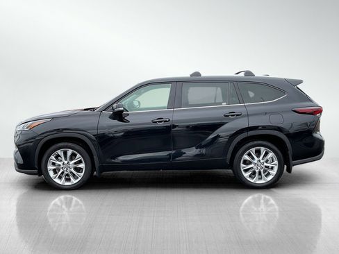 Used 2024 Toyota Highlander Limited image 2