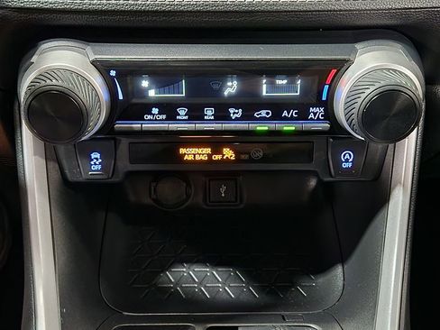 Used 2022 Toyota RAV4 LE AWD/4WD image 39