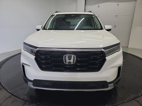 Used 2025 Honda Pilot Elite image 2