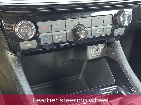 Used 2024 Jeep Compass Trailhawk image 23