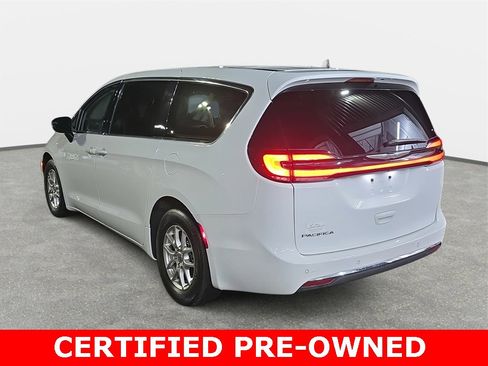 Used 2024 Chrysler Pacifica Touring-L image 7