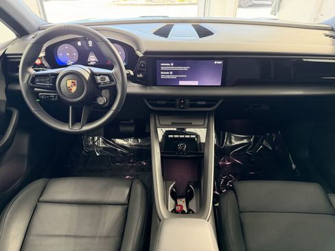 Used 2025 Porsche Macan Electric RWD image 12