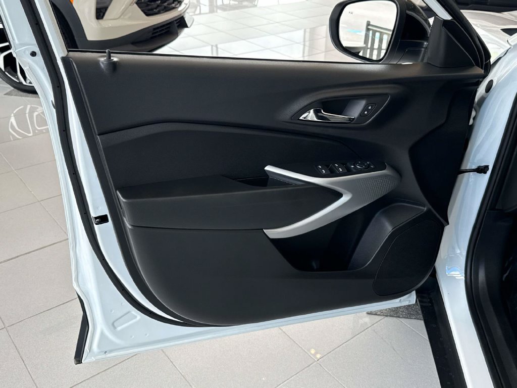 New 2026 Chevrolet Trax RS w/ Driver Confidence Package FWD image 8