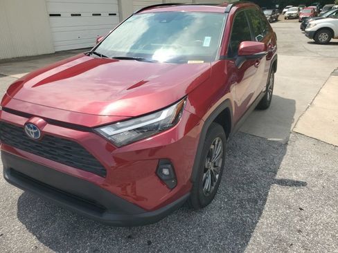 Used 2023 Toyota RAV4 XLE Premium AWD/4WD image 2