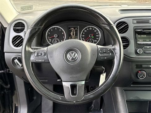 Used 2013 Volkswagen Tiguan S image 18