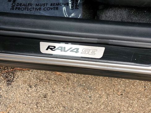 Used 2016 Toyota RAV4 SE image 19