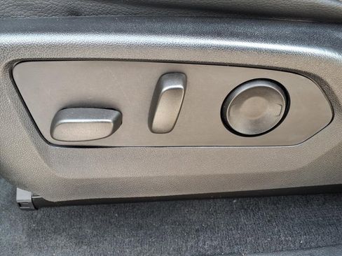 Used 2024 GMC Canyon Denali image 16