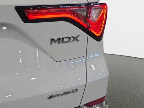 Used 2023 Acura MDX SH-AWD image 32